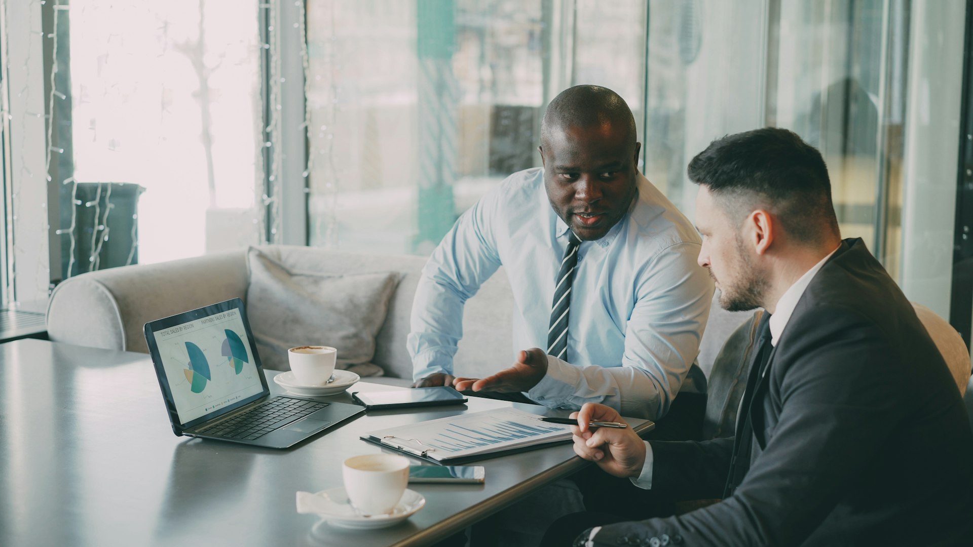 Co to jest CRM – system zarządzania relacjami z klientami dla firm | jsoncrew.com