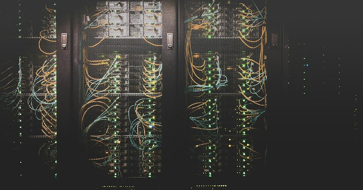 Lokalny LLM na serwerze firmowym: GPU workstation do on-premise AI dla B2B